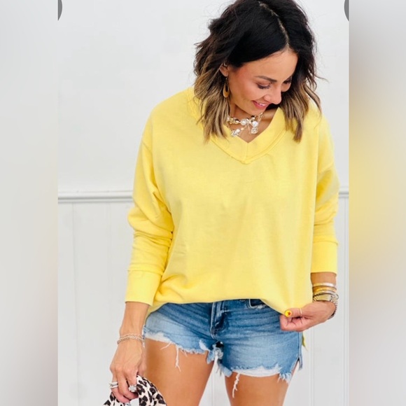 Jadelynn Brooke Tops - NWOT JADELYNN BROOK YELLOW V NECK